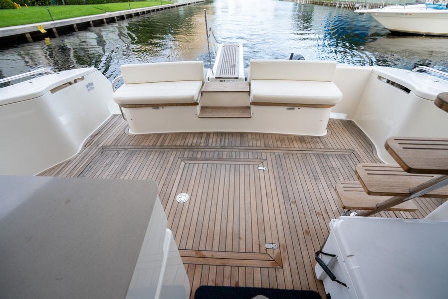 2014 Ferretti Yachts 530