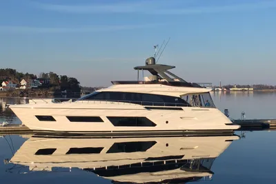 Ferretti Yachts 670