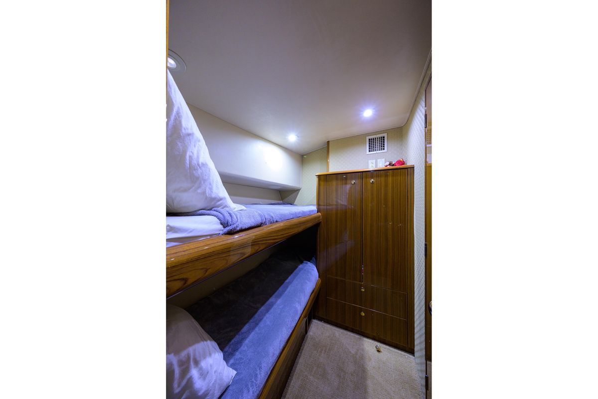 2005 Viking 61 