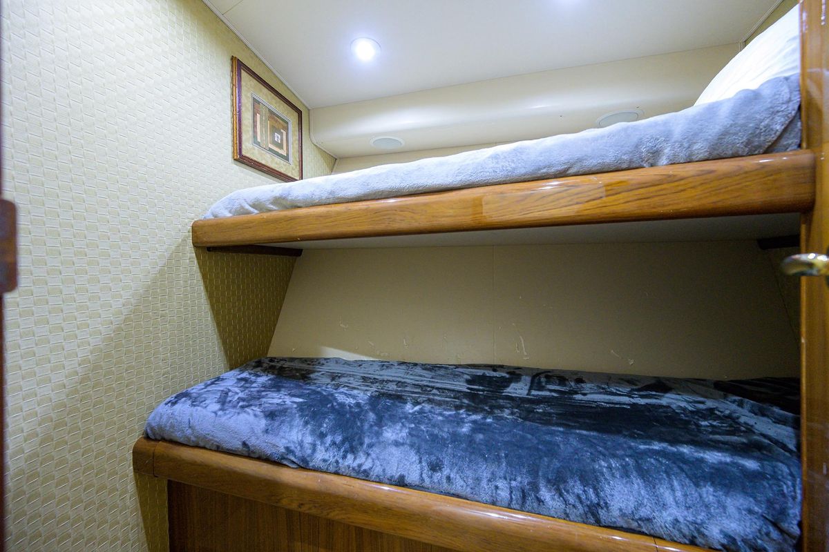 2005 Viking 61 