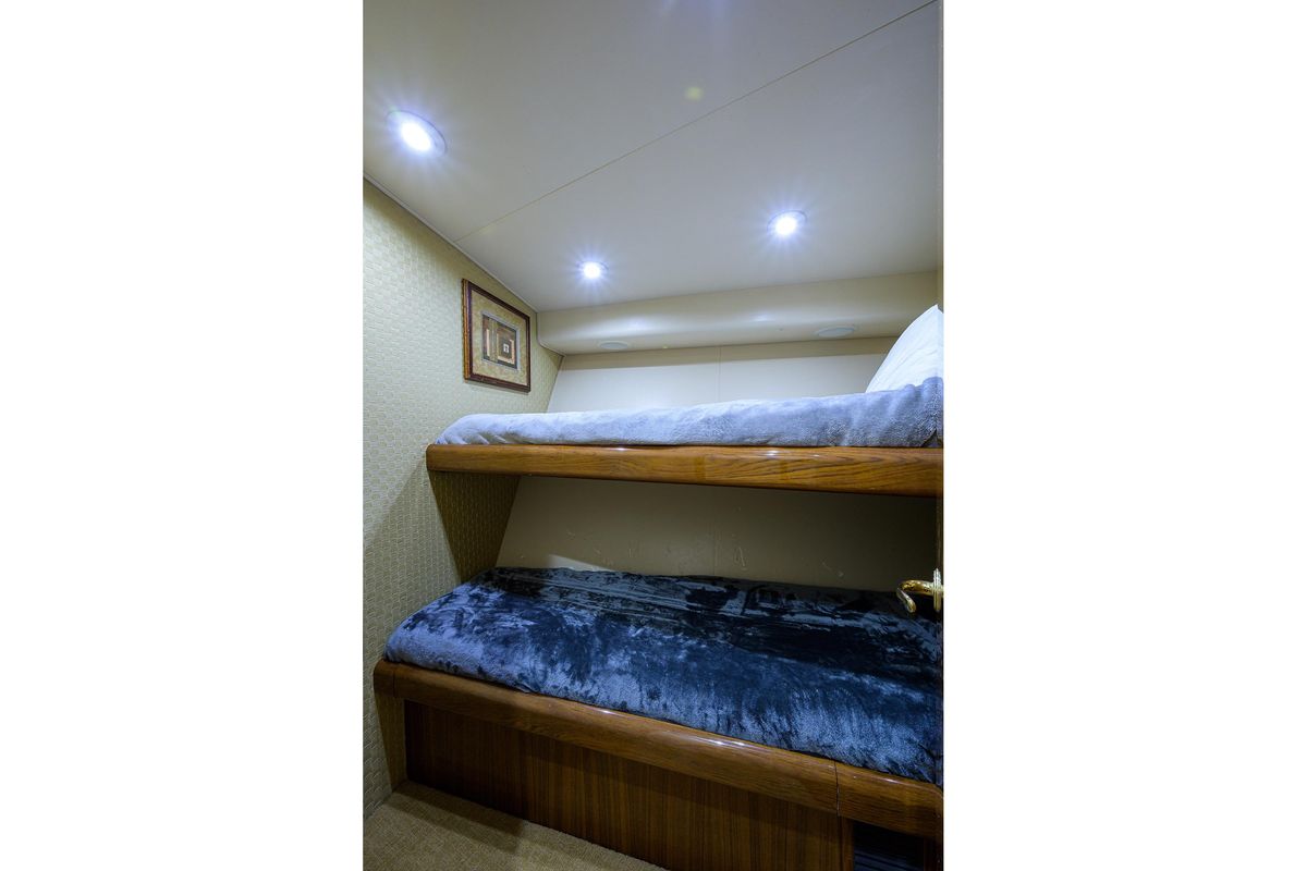 2005 Viking 61 