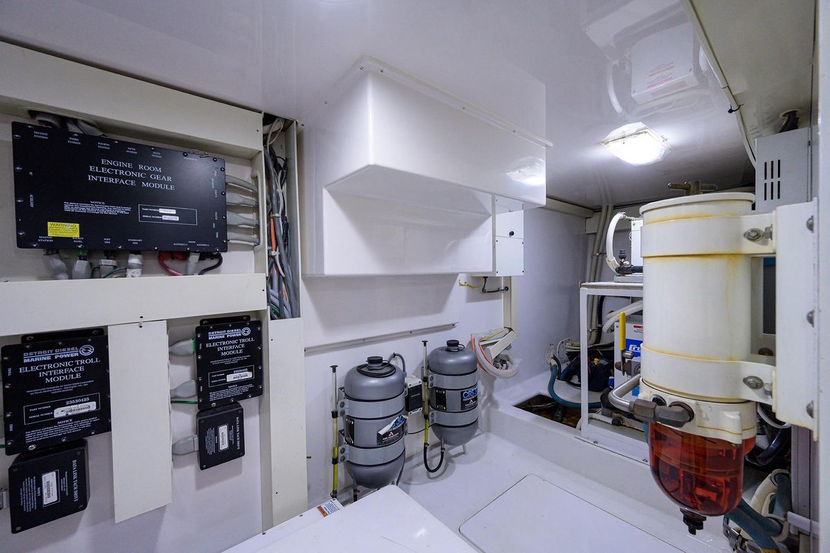 2005 Viking 61 