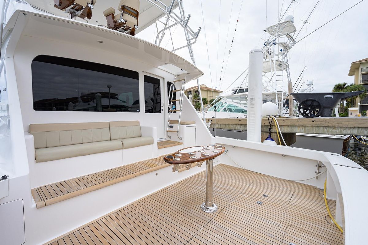 2005 Viking 61 