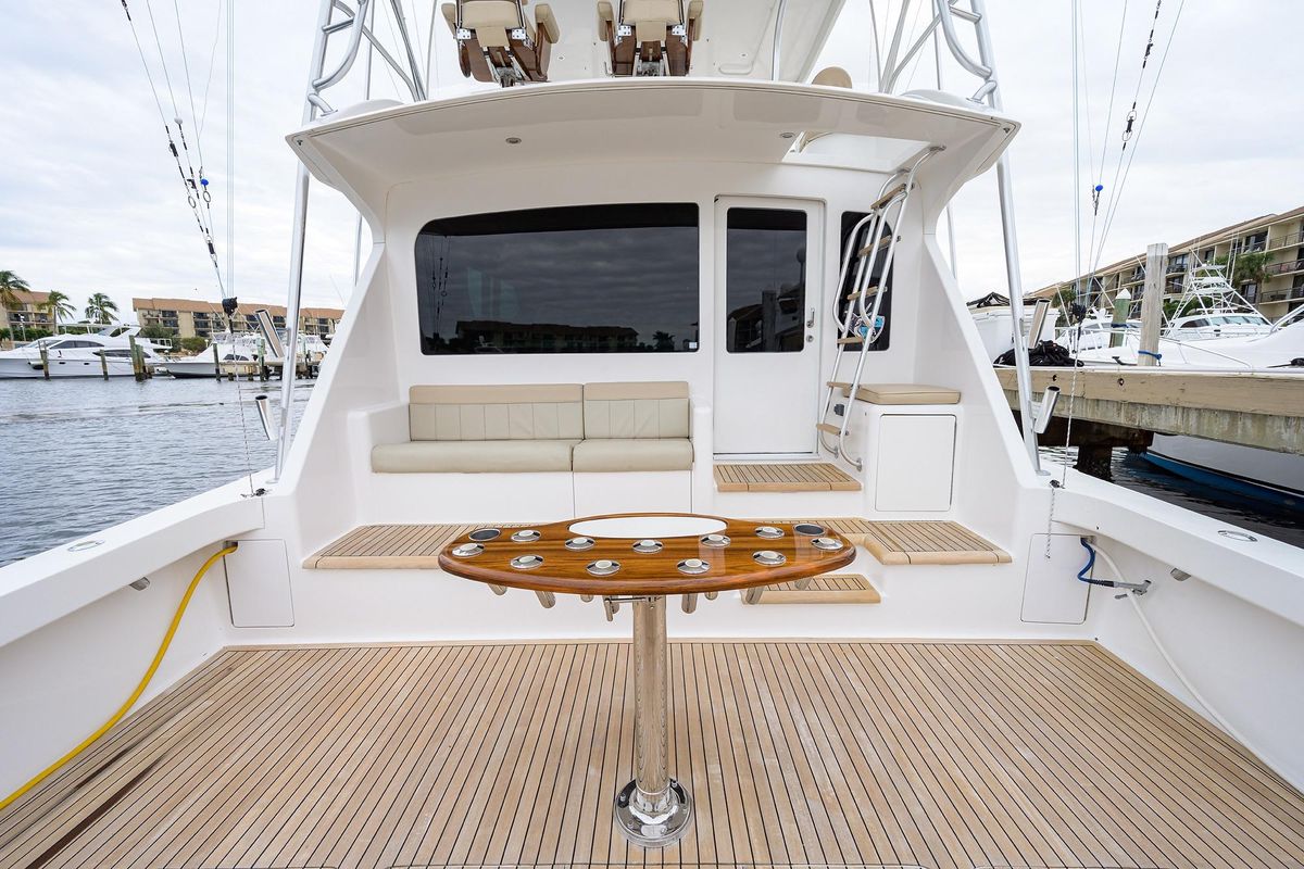 2005 Viking 61 
