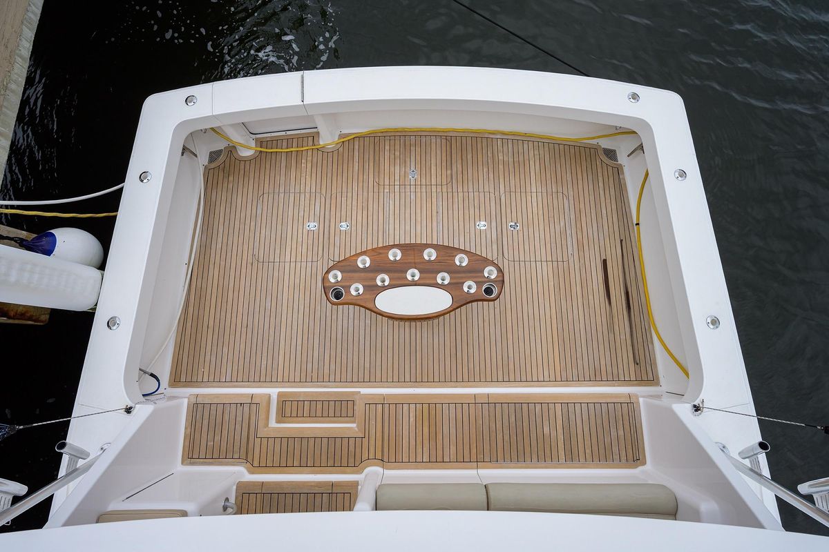 2005 Viking 61 