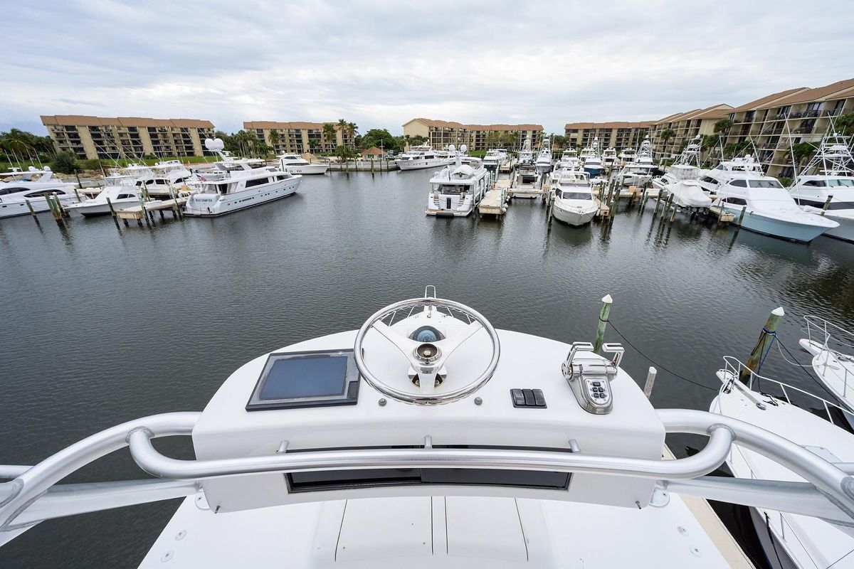 2005 Viking 61 
