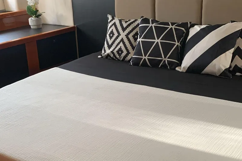 Bes Yacht Photos Pics Luxurious bedroom interior of 2007 Sunseeker Predator 62 yacht with stylish geometric pillows.