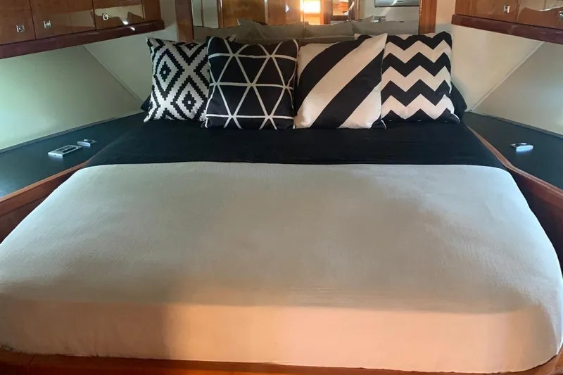 Bes Yacht Photos Pics Luxurious bedroom interior of 2007 Sunseeker Predator 62 yacht with stylish pillows.