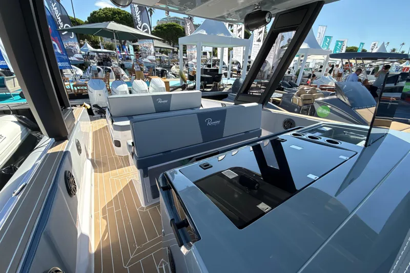  Yacht Photos Pics 2026 Ranieri CAYMAN 50.0 HARD TOP luxury yacht interior at a boat show.