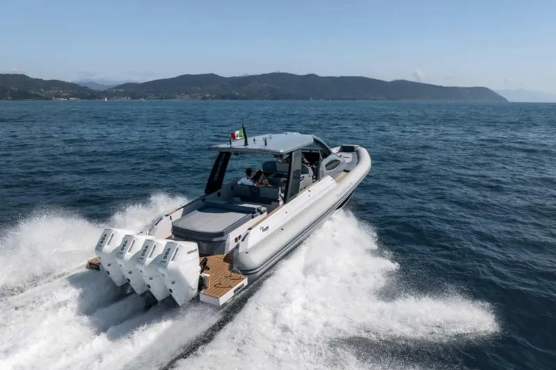  Yacht Photos Pics 2026 Ranieri CAYMAN 50.0 HARD TOP cruising on open water, showcasing powerful engines.