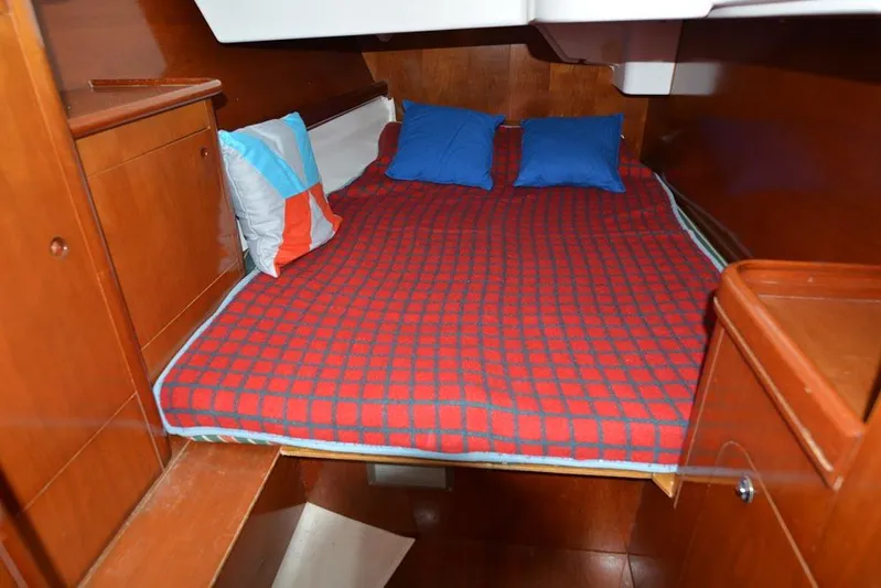  Yacht Photos Pics Cozy cabin interior of 1997 Beneteau Oceanis 461 with red checkered bedding.