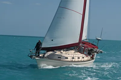 Island Packet 370