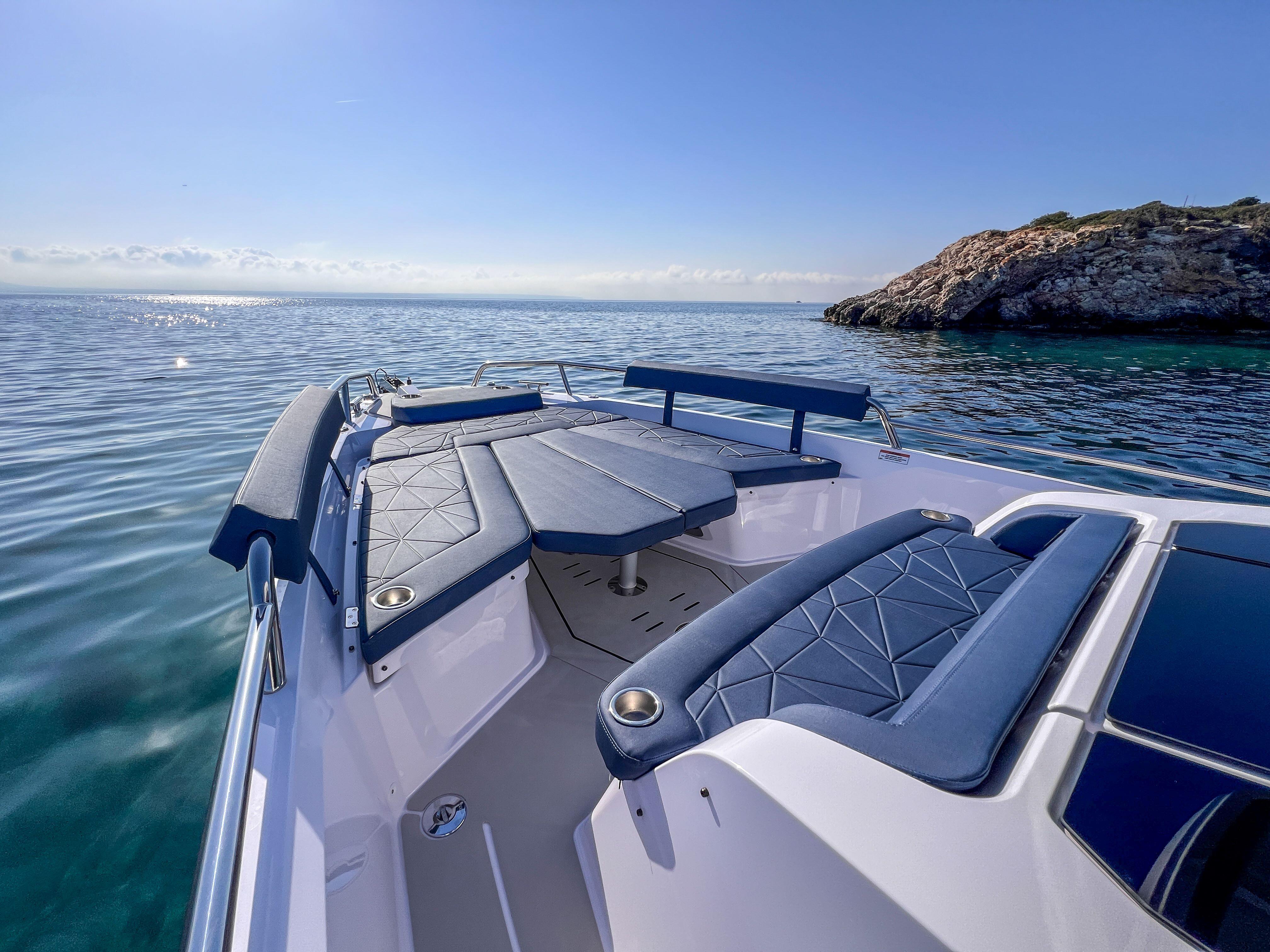 2025 Axopar 29XC Cross Cabin Aft Cabin for sale - YachtWorld