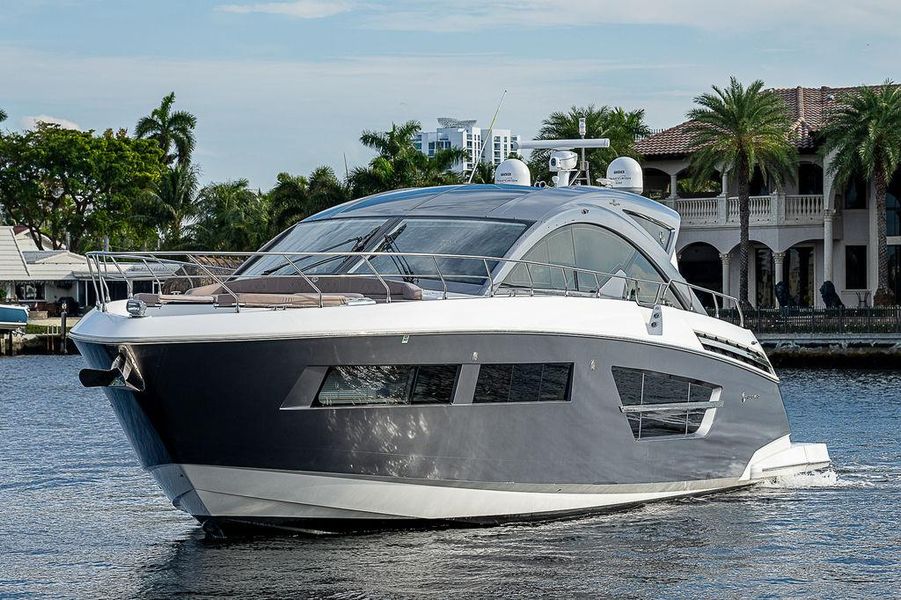 2017 Cruisers Yachts 60 Cantius