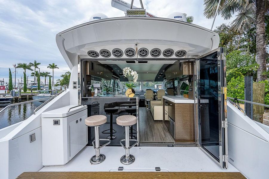 2017 Cruisers Yachts 60 Cantius