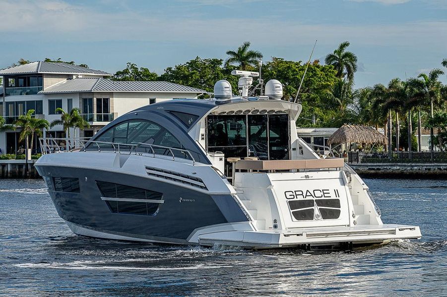 2017 Cruisers Yachts 60 Cantius