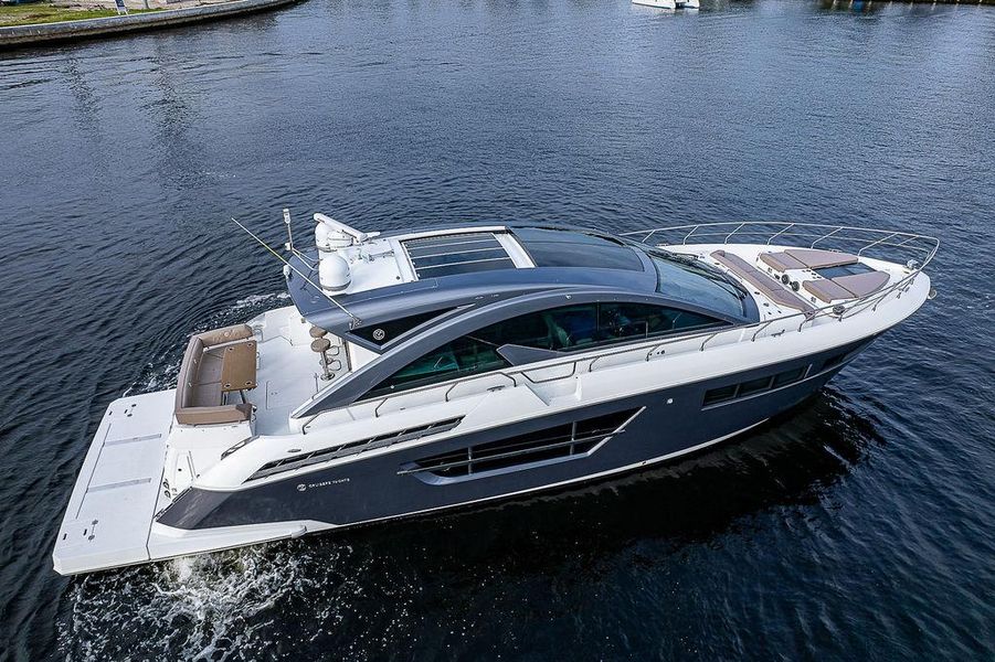 2017 Cruisers Yachts 60 Cantius