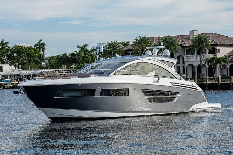 2017 Cruisers Yachts 60 Cantius