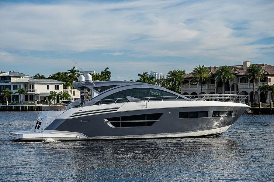 2017 Cruisers Yachts 60 Cantius