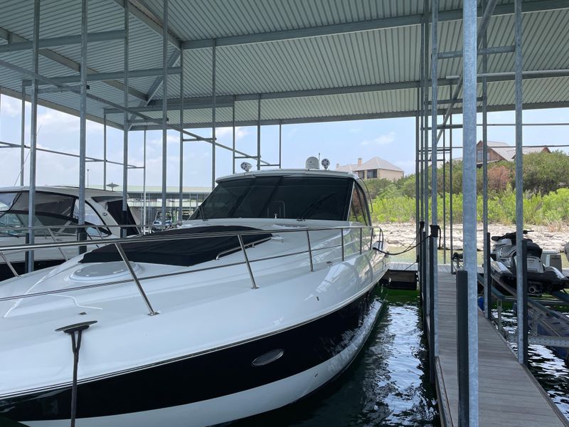 2010 Cruisers Yachts 420 Sports Coupe