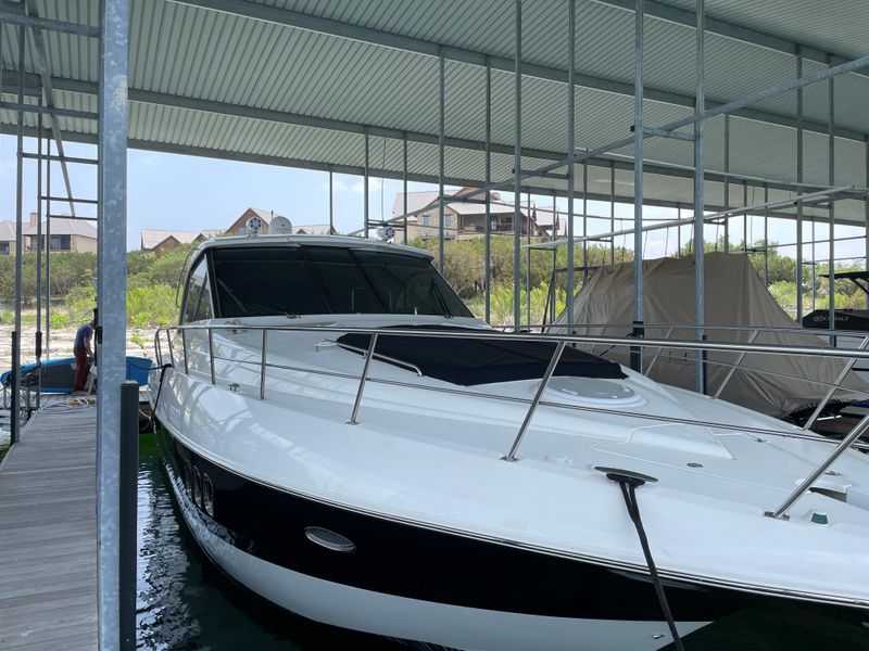 2010 Cruisers Yachts 420 Sports Coupe