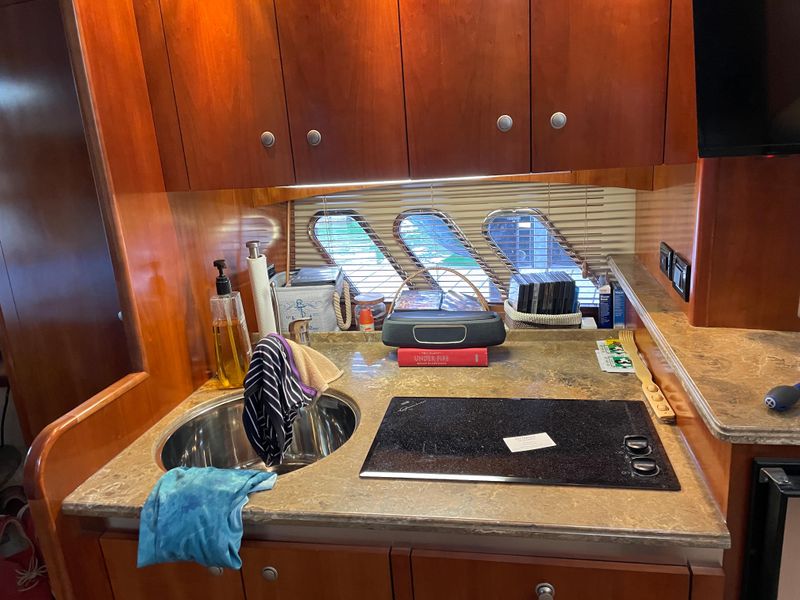 2010 Cruisers Yachts 420 Sports Coupe