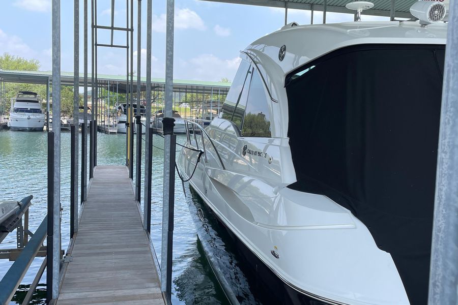 2010 Cruisers Yachts 420 Sports Coupe