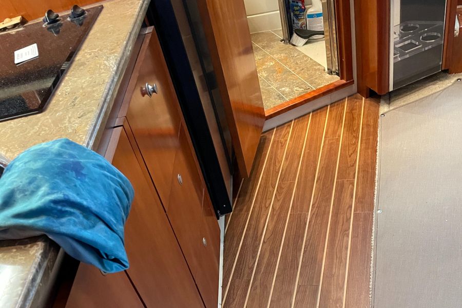 2010 Cruisers Yachts 420 Sports Coupe