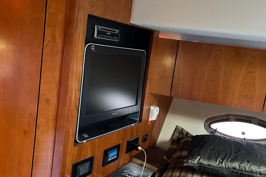 2010 Cruisers Yachts 420 Sports Coupe