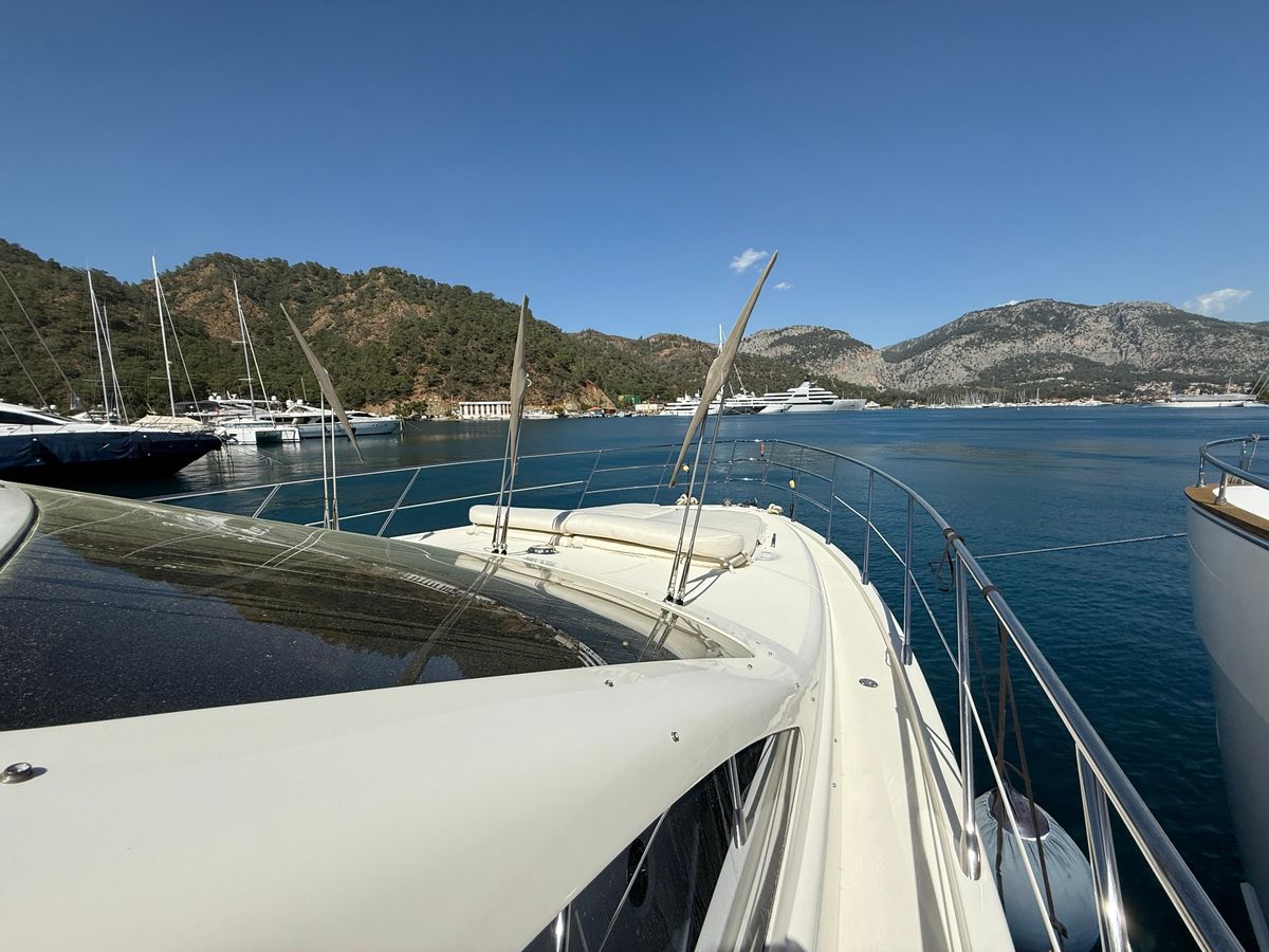 2007 Azimut 63 