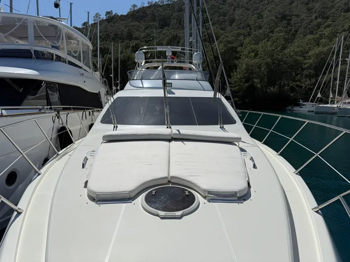 Nvn Yacht Photos Pics 2007 Azimut 62 yacht docked, featuring spacious sunbathing area and sleek design.