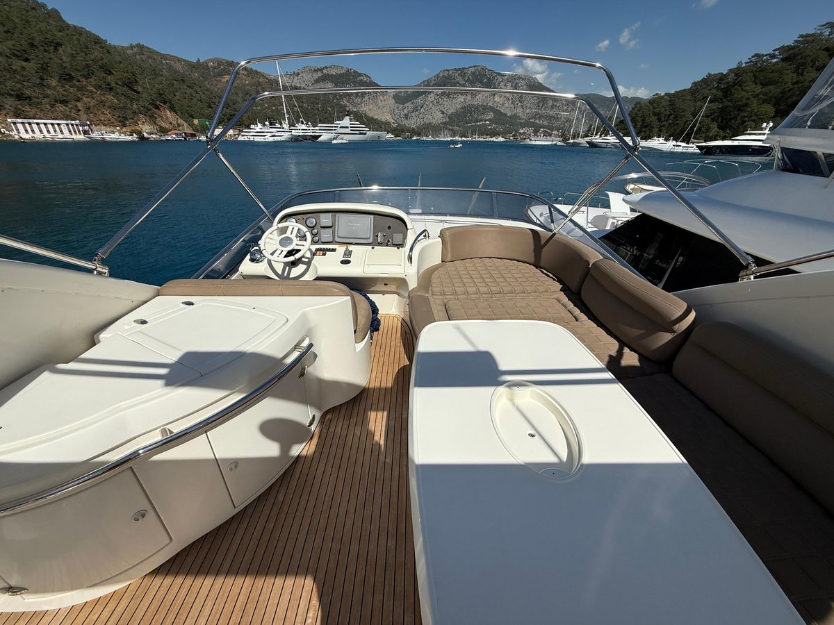 2007 Azimut 63 