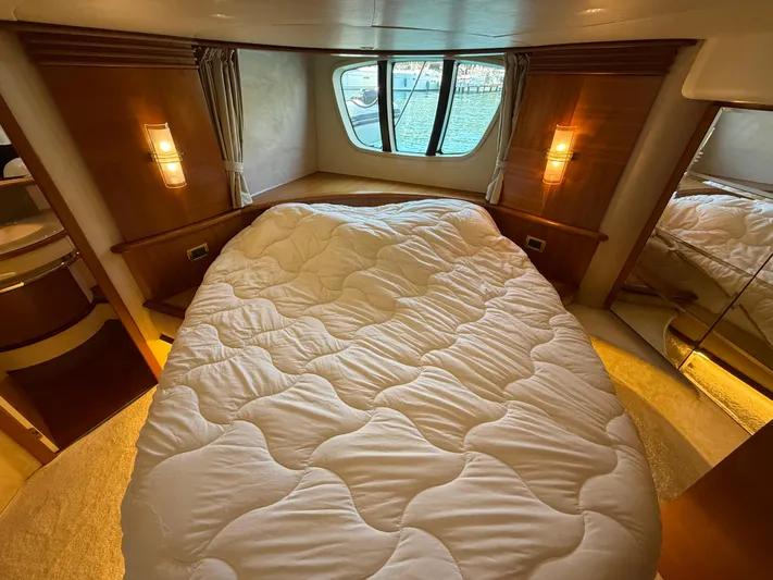 Nvn Yacht Photos Pics Luxurious 2007 Azimut 62 yacht bedroom with cozy bedding and elegant wood accents.