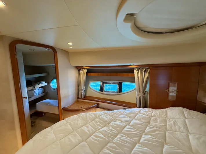 Nvn Yacht Photos Pics Luxurious 2007 Azimut 62 yacht bedroom with ocean view and elegant interior design.