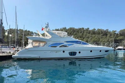 Azimut 62