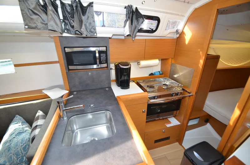 Mahaya Yacht Photos Pics 