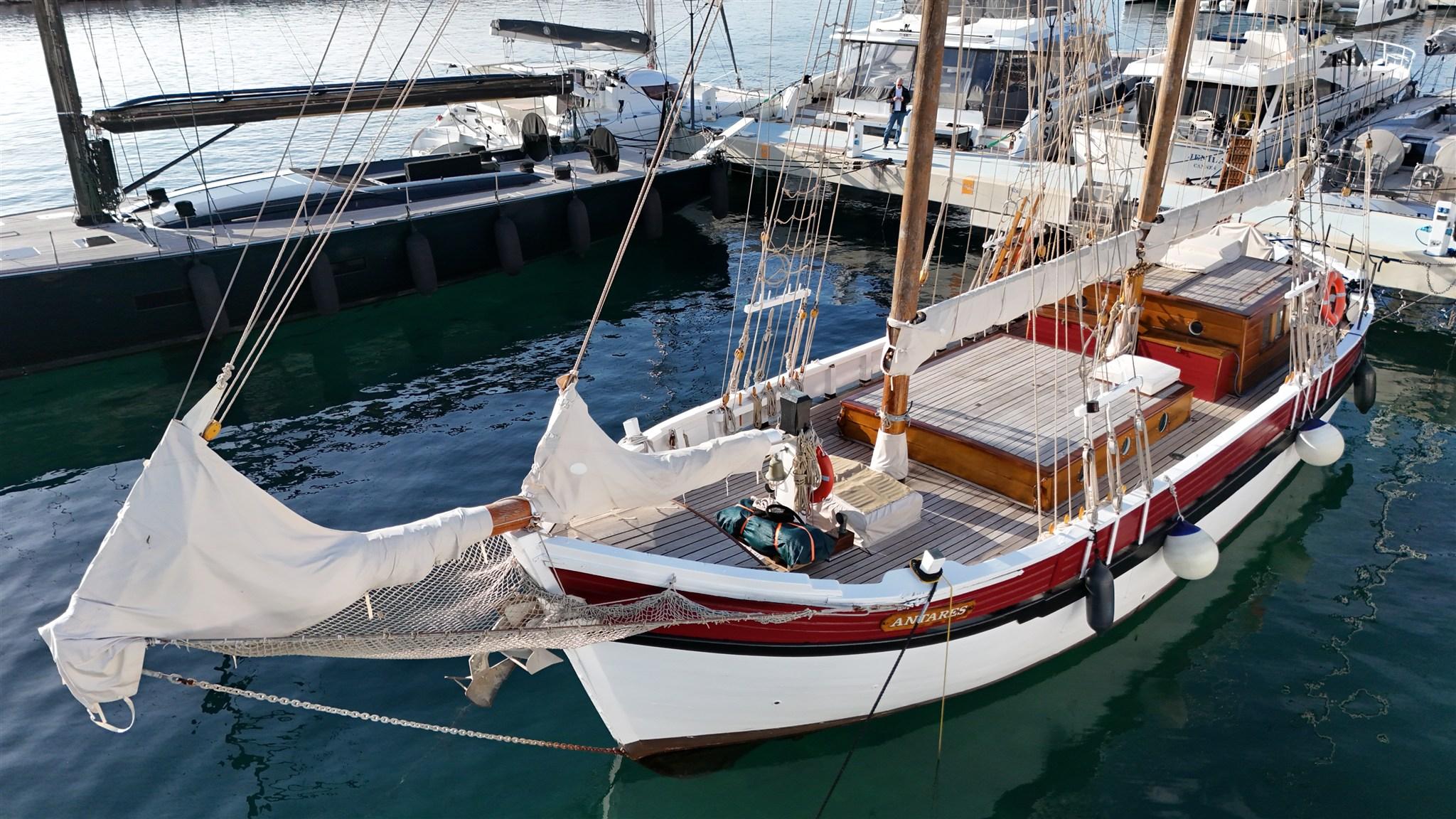 1945 Custom Brauer goelette Aurique