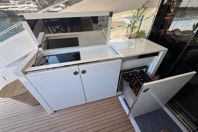 2014 Princess 73 