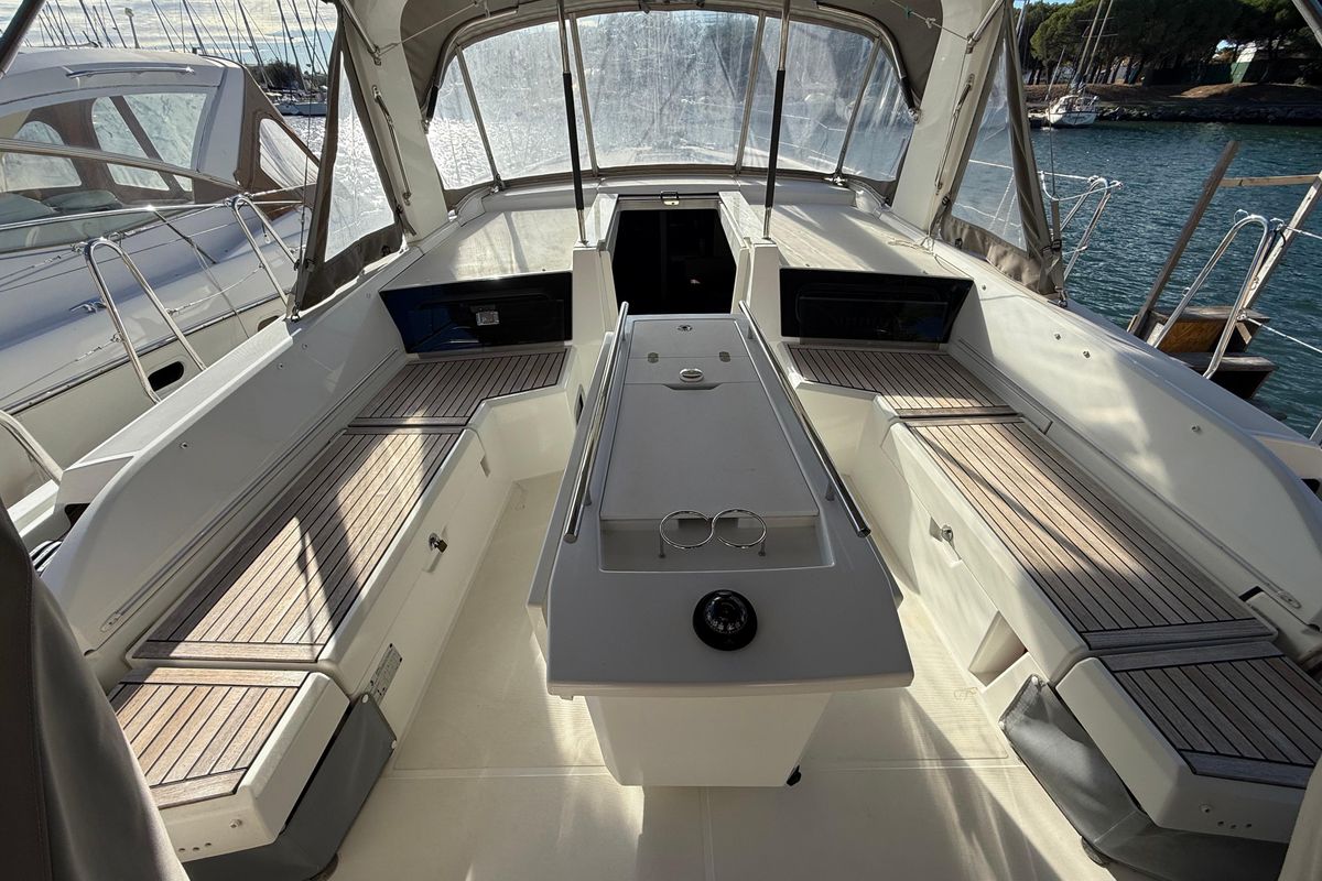 2021 Beneteau 44 