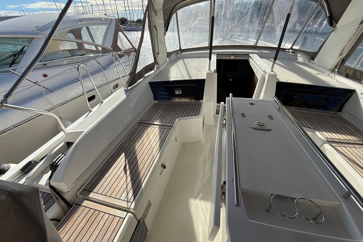 2021 Beneteau 44 