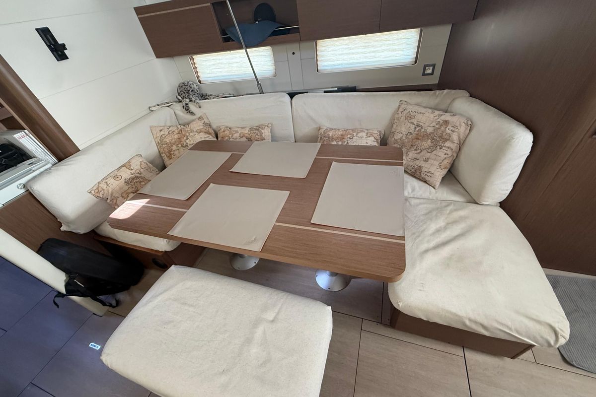 2021 Beneteau 44 