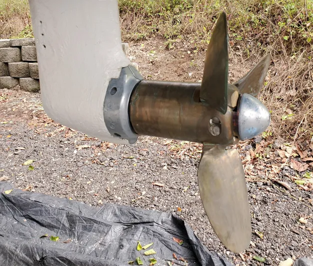 Storyteller Yacht Photos Pics Propeller of 2007 Manta 42 Mk IV sailing catamaran on dry land.