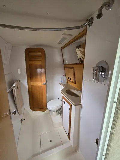 Storyteller Yacht Photos Pics Starboard Forward Berth Looking Aft