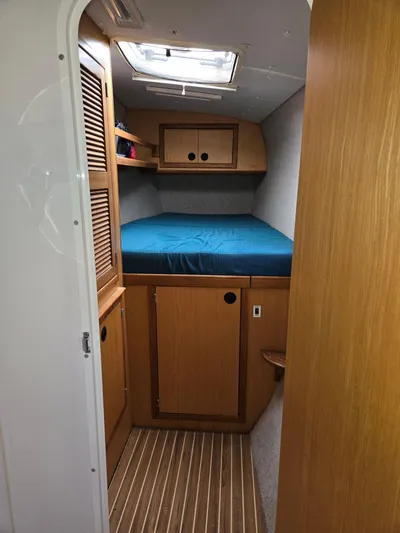 Storyteller Yacht Photos Pics Starboard Forward Berth