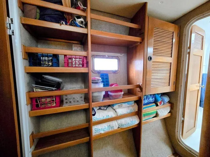 Storyteller Yacht Photos Pics Port Hull Shelves 1