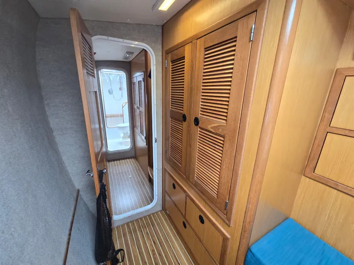 Storyteller Yacht Photos Pics Port Hull Looking Forward