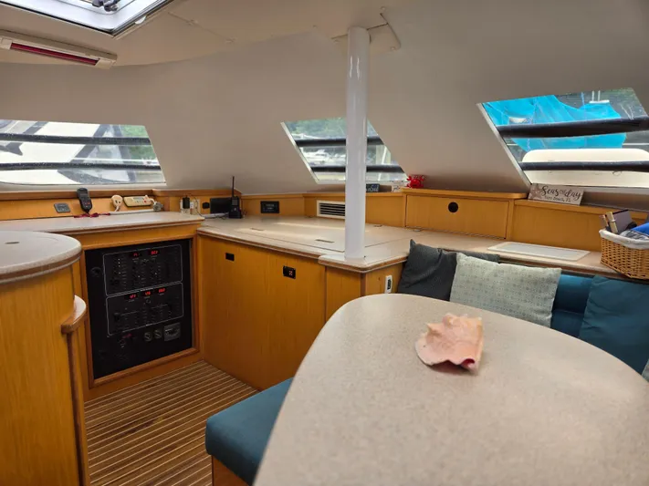 Storyteller Yacht Photos Pics Great light and visibility