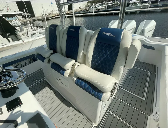 Alchemist Yacht Photos Pics Front Runner 36 Alchemist- Helm Seating