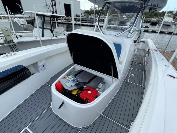 Alchemist Yacht Photos Pics Front Runner 36 Alchemist- Bow Storage