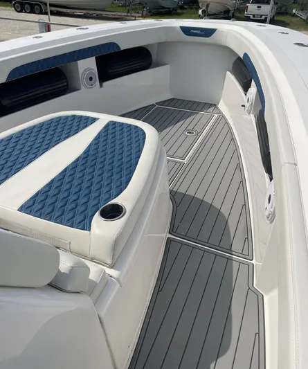 Alchemist Yacht Photos Pics Front Runner 36 Alchemist- Bow